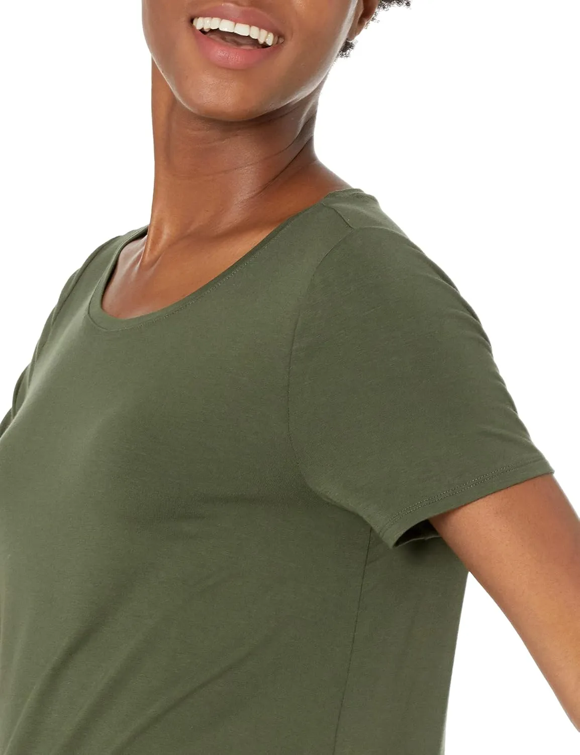 Amazon Essentials Women's Relaxed-Fit Short-Sleeve Scoopneck Swing T-Shirt (Available in Plus Size)