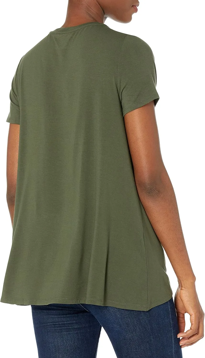 Amazon Essentials Women's Relaxed-Fit Short-Sleeve Scoopneck Swing T-Shirt (Available in Plus Size)