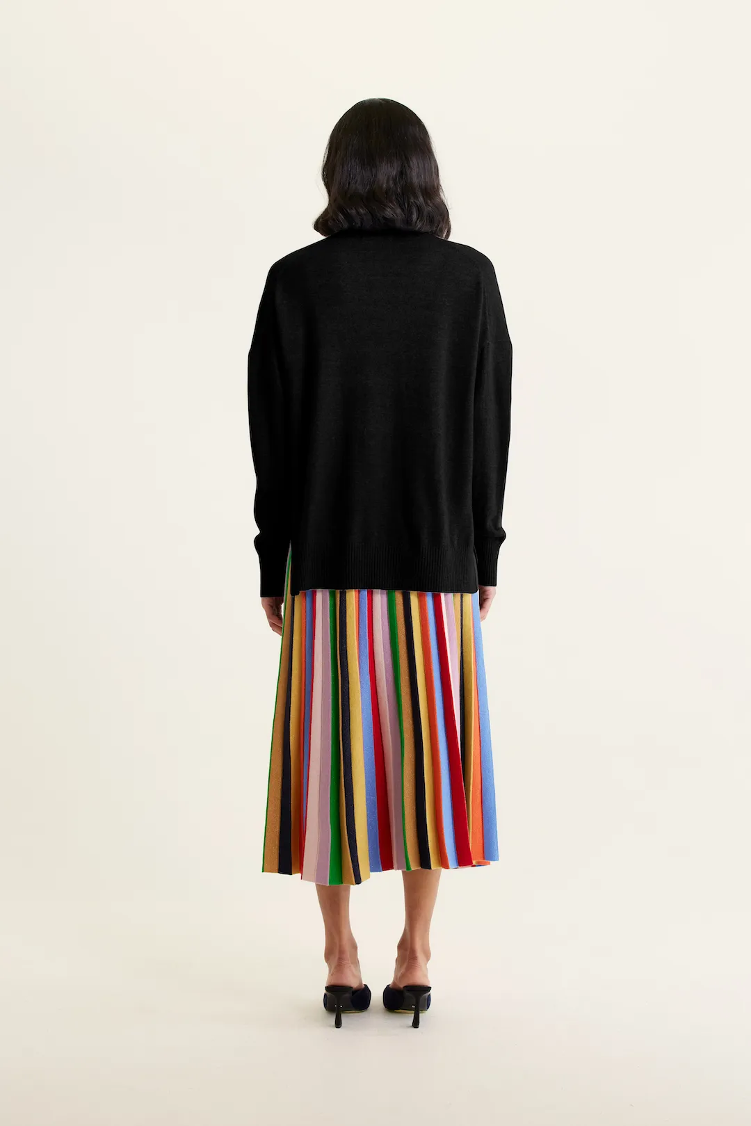 Iris Cashmere Crew Sweater In Black
