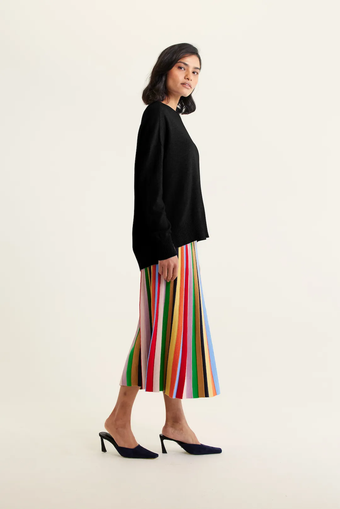Iris Cashmere Crew Sweater In Black